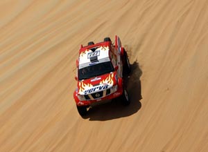 Nissany zdominoway Rajd UAE Desert Challenge 1