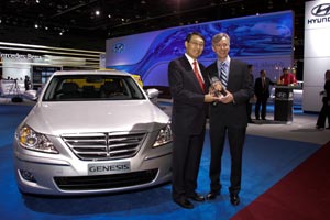 Hyundai Genesis Samochodem Roku w Ameryce Pn. 1