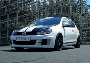 VW Golf GTI Street - dla modych duchem 1