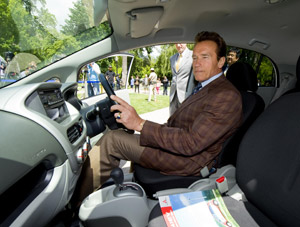 Schwarzenegger w Mitsubishi i-MiEV 1