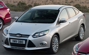 Ford Focus sedan 2012 w stolicy Francji 1