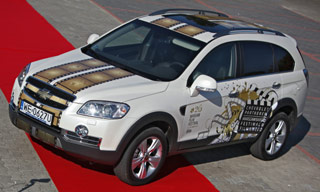 Chevrolet Captiva na czerwonym dywanie 1