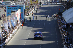 Carlos Sainz w Volkswagenie na czele Dakaru 1