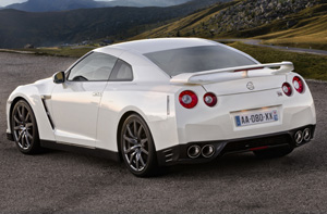 Nissan GT-R 2011 3