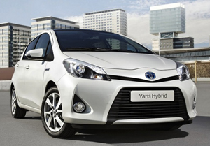 Toyota pokazuje model Yaris HSD przed Genew 1