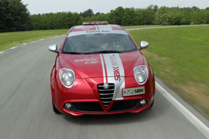 Alfa Romeo Quadrifoglio Verde koczy 90 lat 3