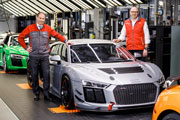 Pidziesite Audi R8 LMS GT4 wyjechao z fabryki w Bollinger Hofe