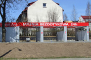 Czyszczenie element�w zewn�trznych - myjnia bezdotykowa czy aktywna piana do mycia samochod�w?