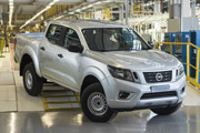 Nissan zwiększa produkcję modelu Navara