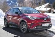 Toyota C-HR liderem rynku hybryd