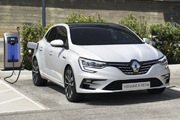 Trzy nowe modele hybrydowe poszerzaj gam Renault E-Tech