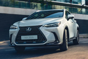 Nowy Lexus NX - kokpit Tazuna i pena kontrola