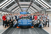 Porsche Taycan wituje produkcyjny jubileusz