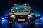 Sukces przedpremierowych pokazw nowego Lexusa RX