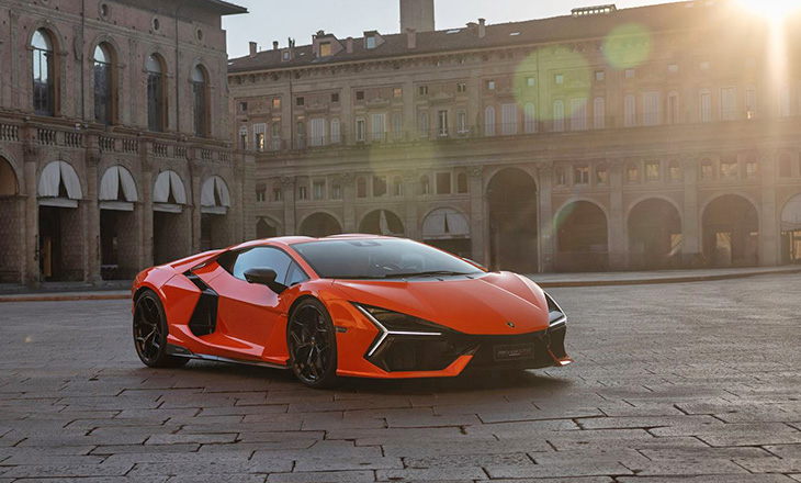 Lamborghini Revuelto