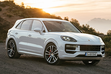 Porsche planuje trzy rodzaje ukadu napdowego dla Cayenne