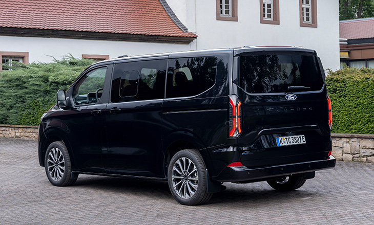 Ford E-Tourneo Custom Titanium