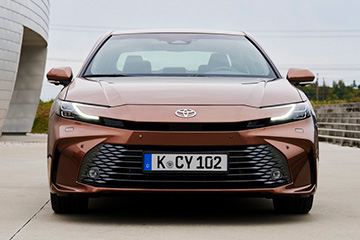 Toyota Camry - komfortowa limuzyna z wydajn hybryd pitej generacji