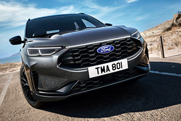 Ford przedstawia ekskluzywny pakiet stylistyczny Black dla SUV-a Kuga