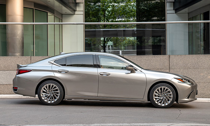 Lexus ES 300h 2025