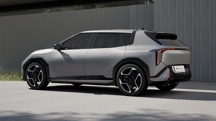 KIA EV4 2025