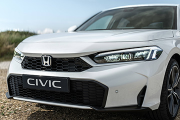 Honda unowoczenia popularny model Civic e:HEV