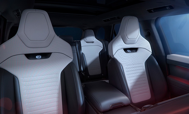 Range Rover Sport SV Carbon 2025