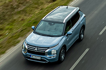 Mitsubishi Outlander PHEV ta�szy o 50 000 z�