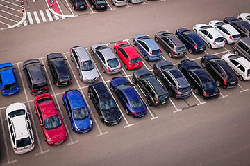 Na co zwr�ci� uwag� wybieraj�c parking przy lotnisku? Kluczowe kwestie