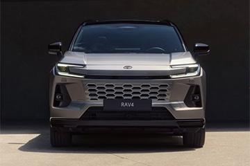 Sukces przedsprzeda�y nowej Toyoty RAV4. Na czele wersja Executive