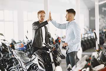 Zakupy sprz�tu z segmentu premium - na co zwraca� uwag�, wybieraj�c sklep motocyklowy?