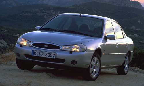 Ford Mondeo Ghia saloon 4dr