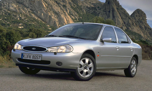 Ford Mondeo Ghia saloon 4dr