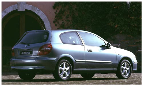 Nissan Almera hatchback '2000