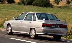 Renault 21 2.0-liter Turbo Quadra 4-door '1989